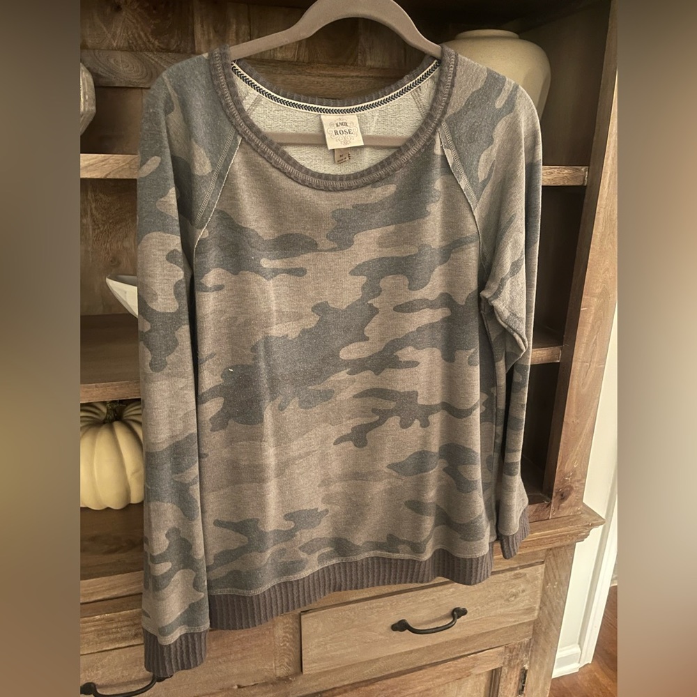 Knox Rose camp sweatshirt. Soft. Medium